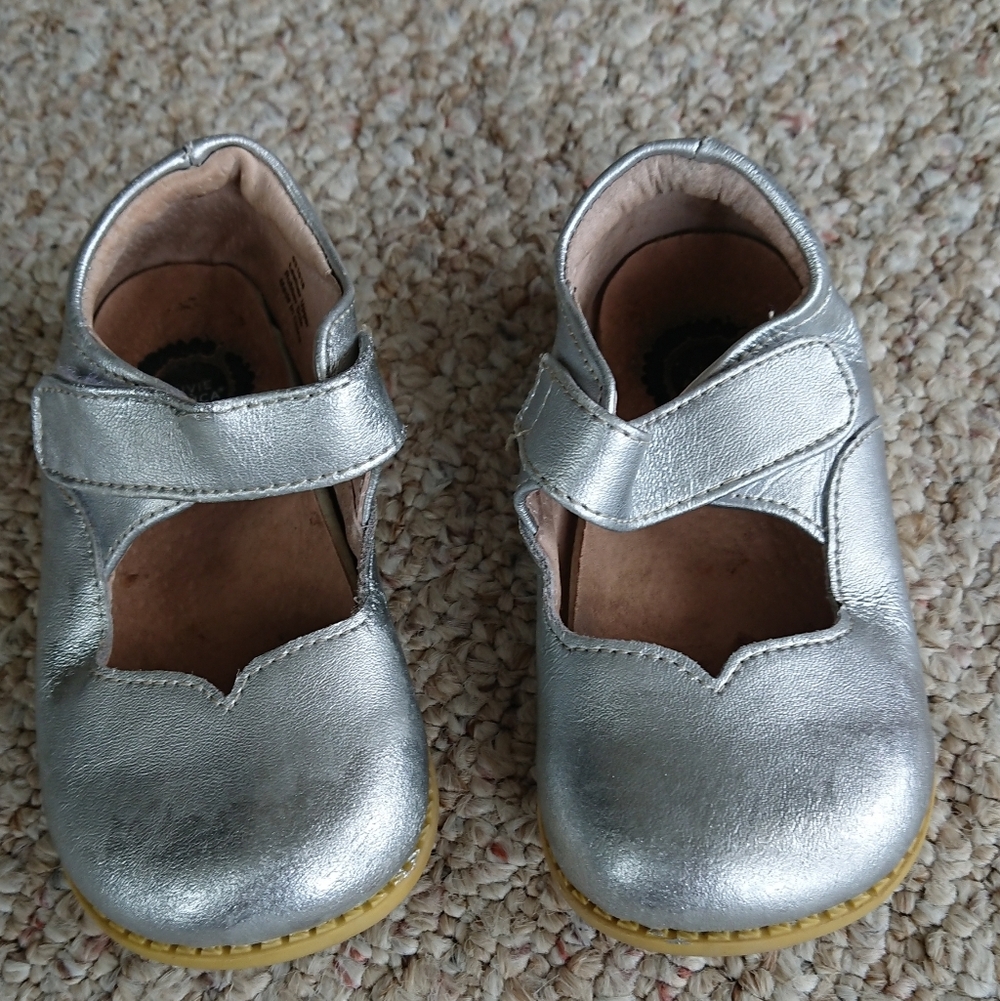 Livie & Luca Astrid Silver Metallic Mary Janes Velcro size 7/8